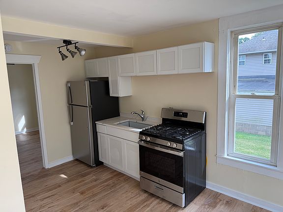 4th image of 255 Valparaiso St #2