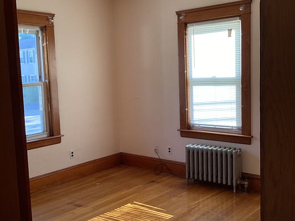 5th image of 572 Maple Ave