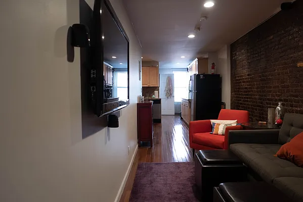 Rented by Urban Real Estate Property Group Inc | media 15