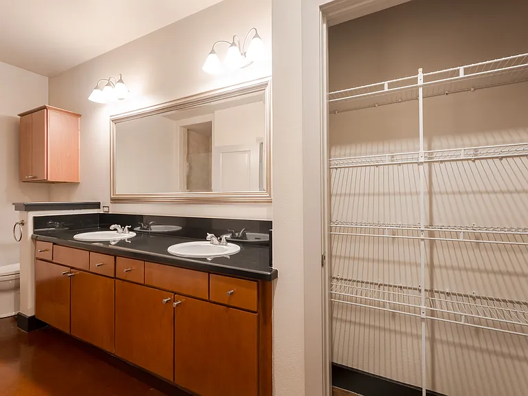840 Green St #121 — Photo 16