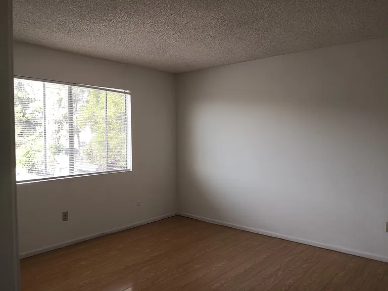 Orange Twin Apartments — Photo 23