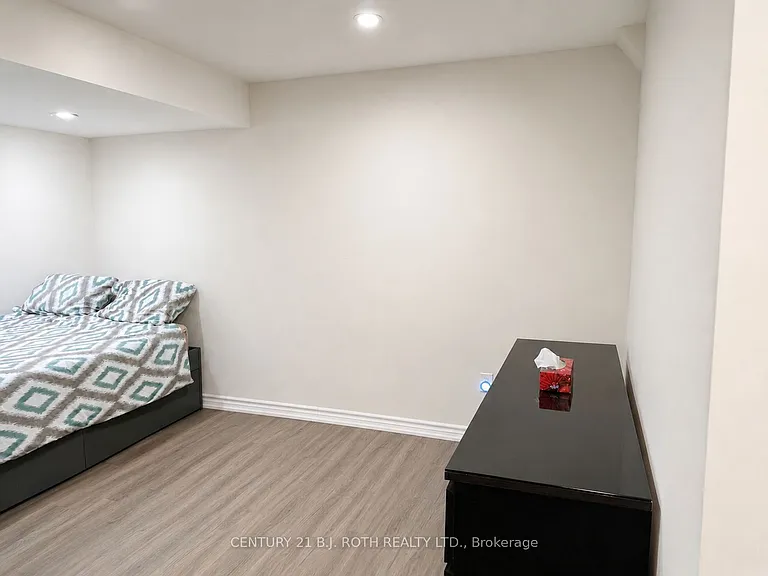 4 Pinecliff Cres #BASEMENT — Photo 11