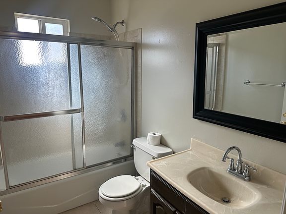 5th image of 924 Estelle Ave APT E
