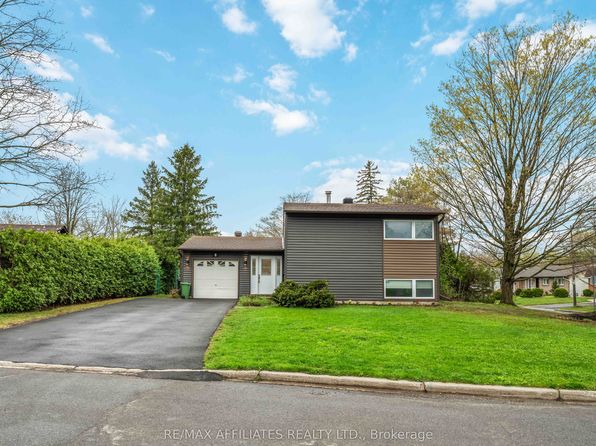 2 Teakwood Ct, Ottawa, ON K1K 4B4