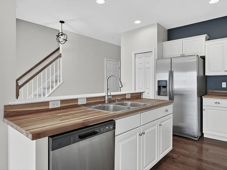 1772 Fairbank Ln — Photo 9