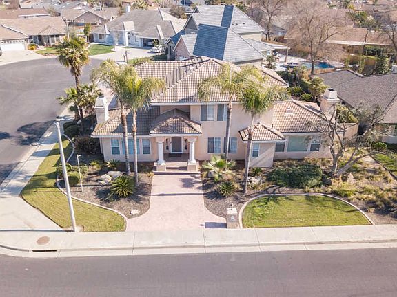 2nd image of 2407 Oakes Ln