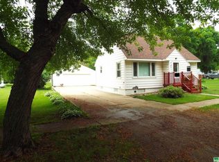 985 Cherry St, Ocheyedan, IA 51354