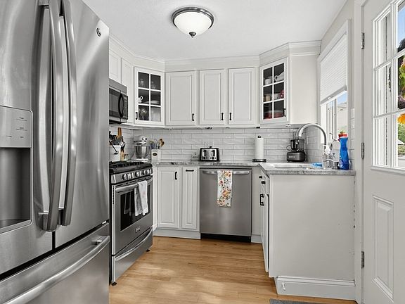3rd image of 14 Laurel St