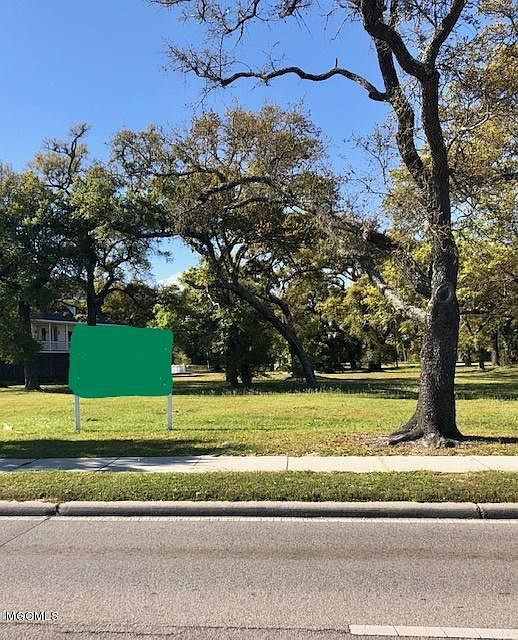 2nd image of 304 E Beach Blvd
