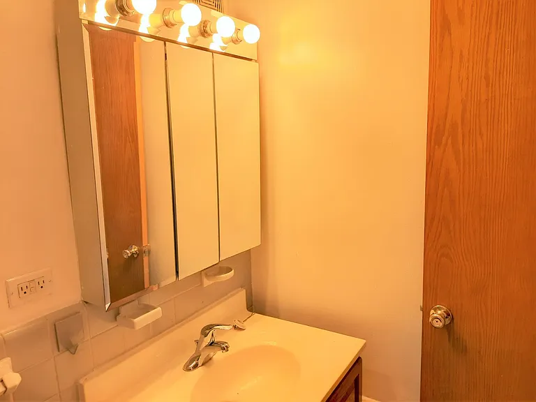 4180 Marine Terrace Apartments — Photo 80