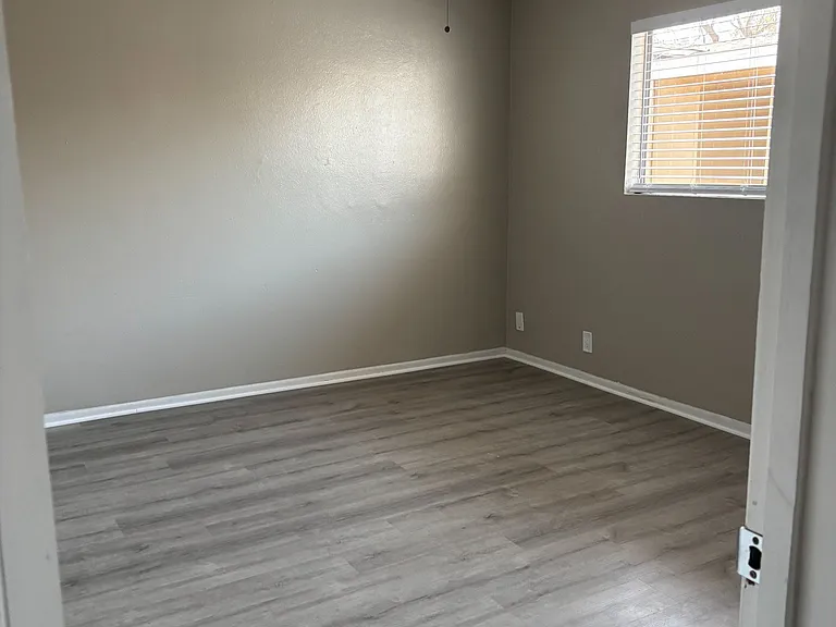 117 E Leatrice Ln — Photo 12
