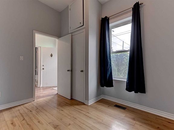 4th image of 591 Park St N