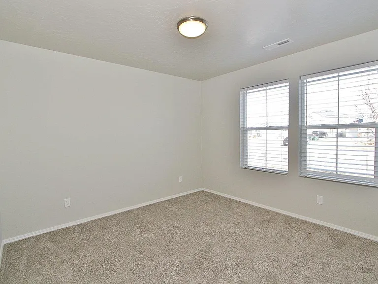 3101 N Saratov Way — Photo 20