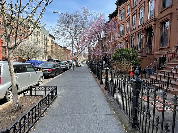 4th image of 146 Halsey St #1