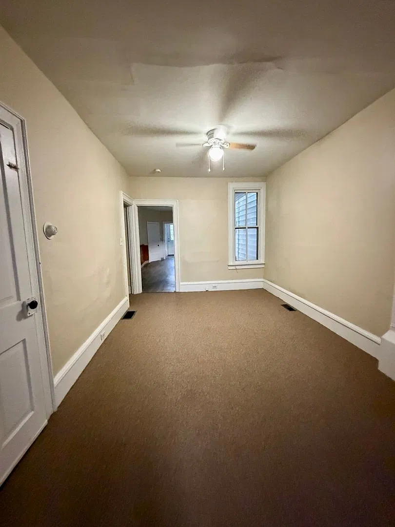 2 bedroom in Penbrook — Photo 4