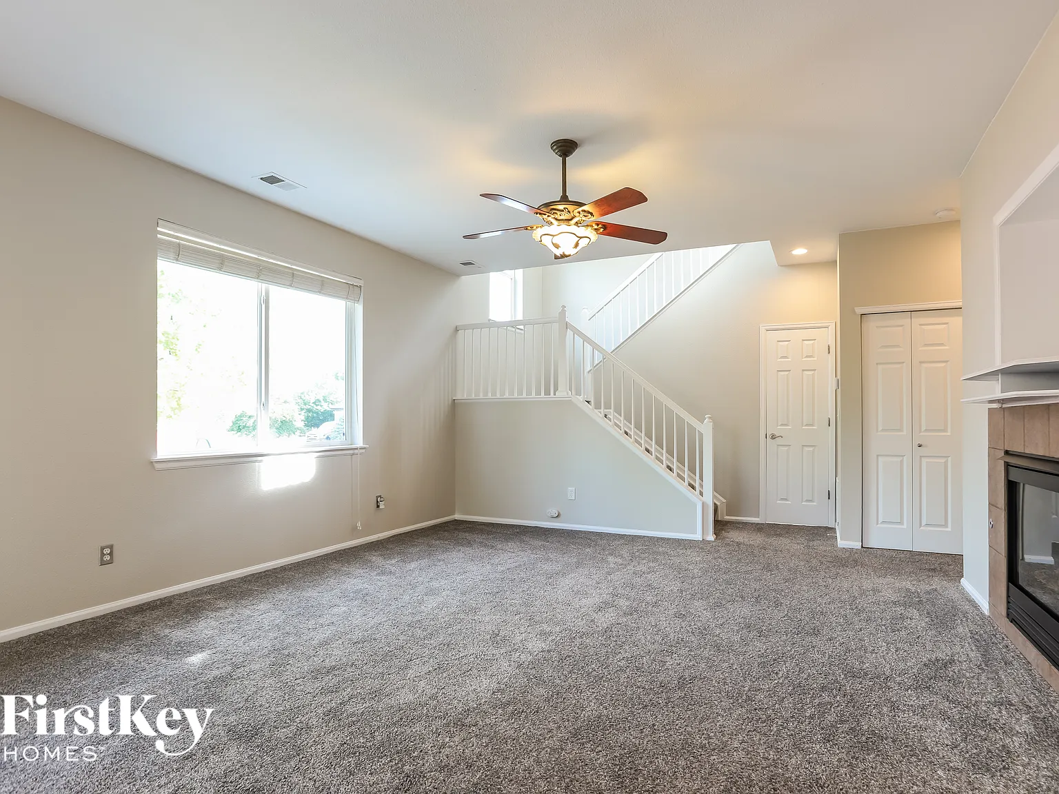 3 bed, 2.5 bath, 1594 sqft, $3,160 — Photo 4