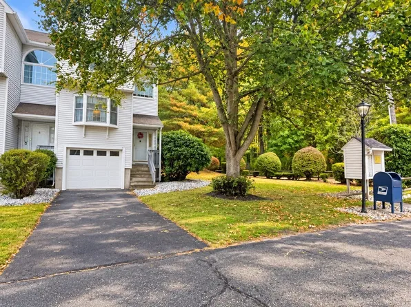 8 Castlegate Dr Unit 8, Springfield, MA 01129