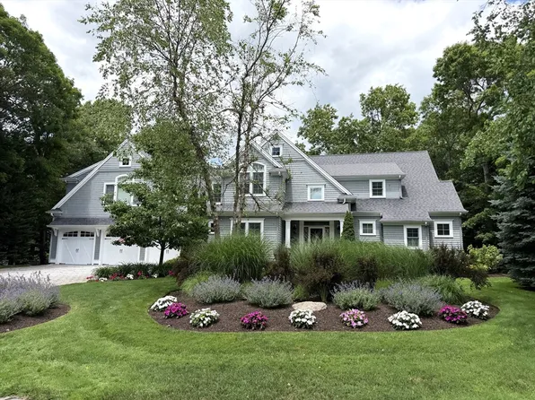 4 Tamarack Ln, Sandwich, MA 02563