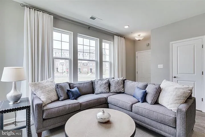 9703 Tealbriar Dr — Photo 8