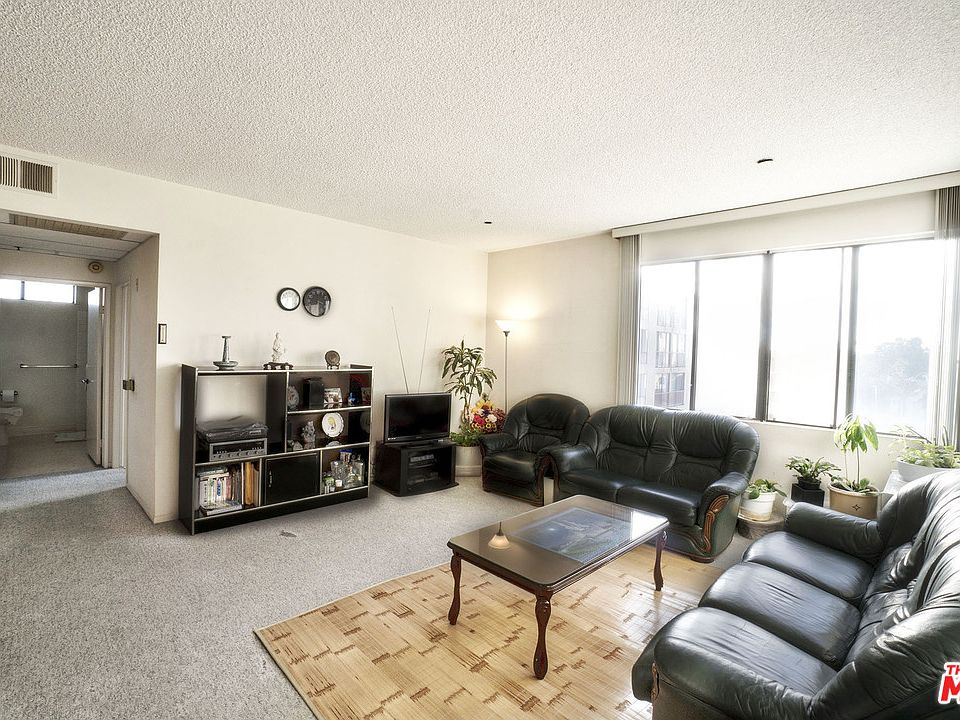 2nd image of 533 S Saint Andrews Pl Unit 301