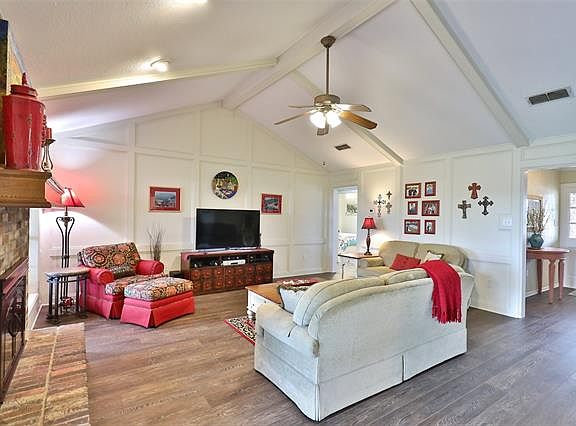 4th image of 525 Country Pl S