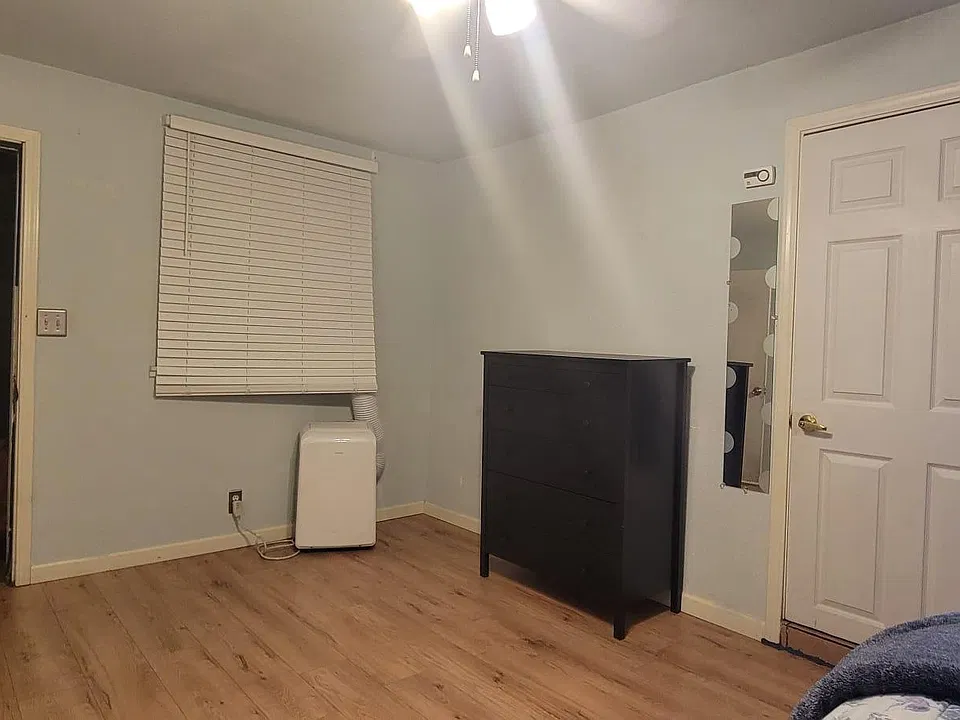 bedroom/living room