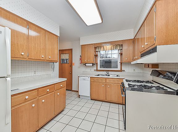 5th image of 610 Iroquois Dr