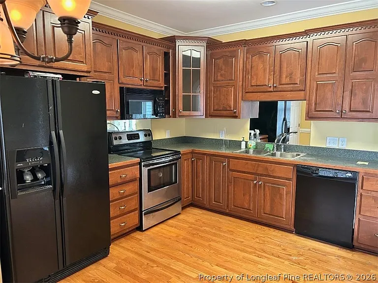 4890 Independence Dr — Photo 3