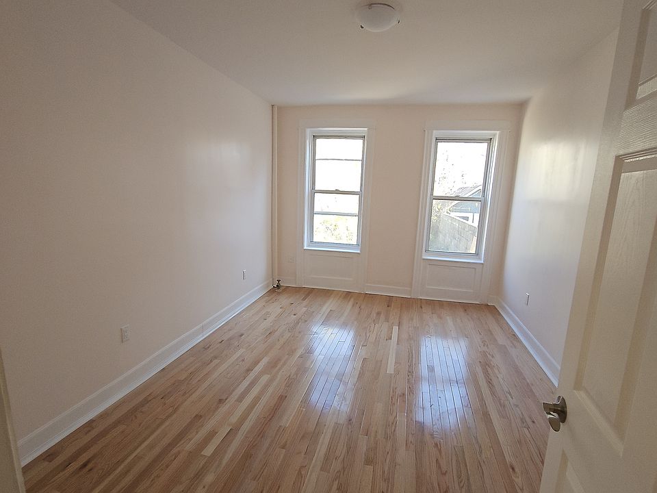 1st image of 453 Saratoga Ave #1