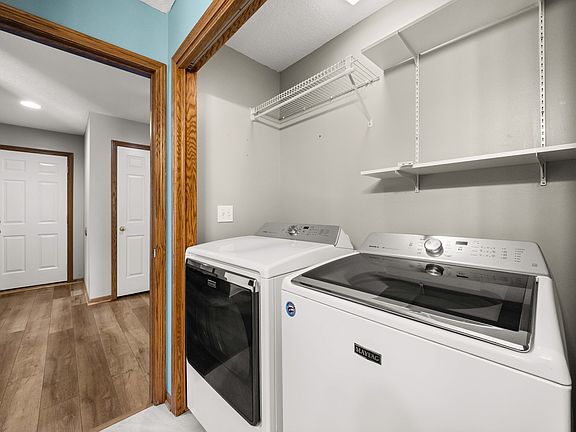 5th image of 613 SE Tower Ct