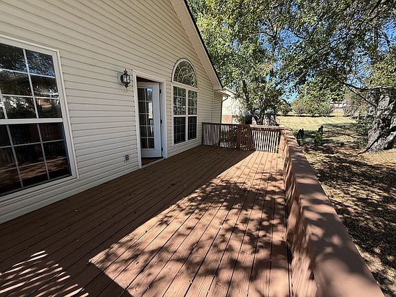 5th image of 505 Sherry Dr