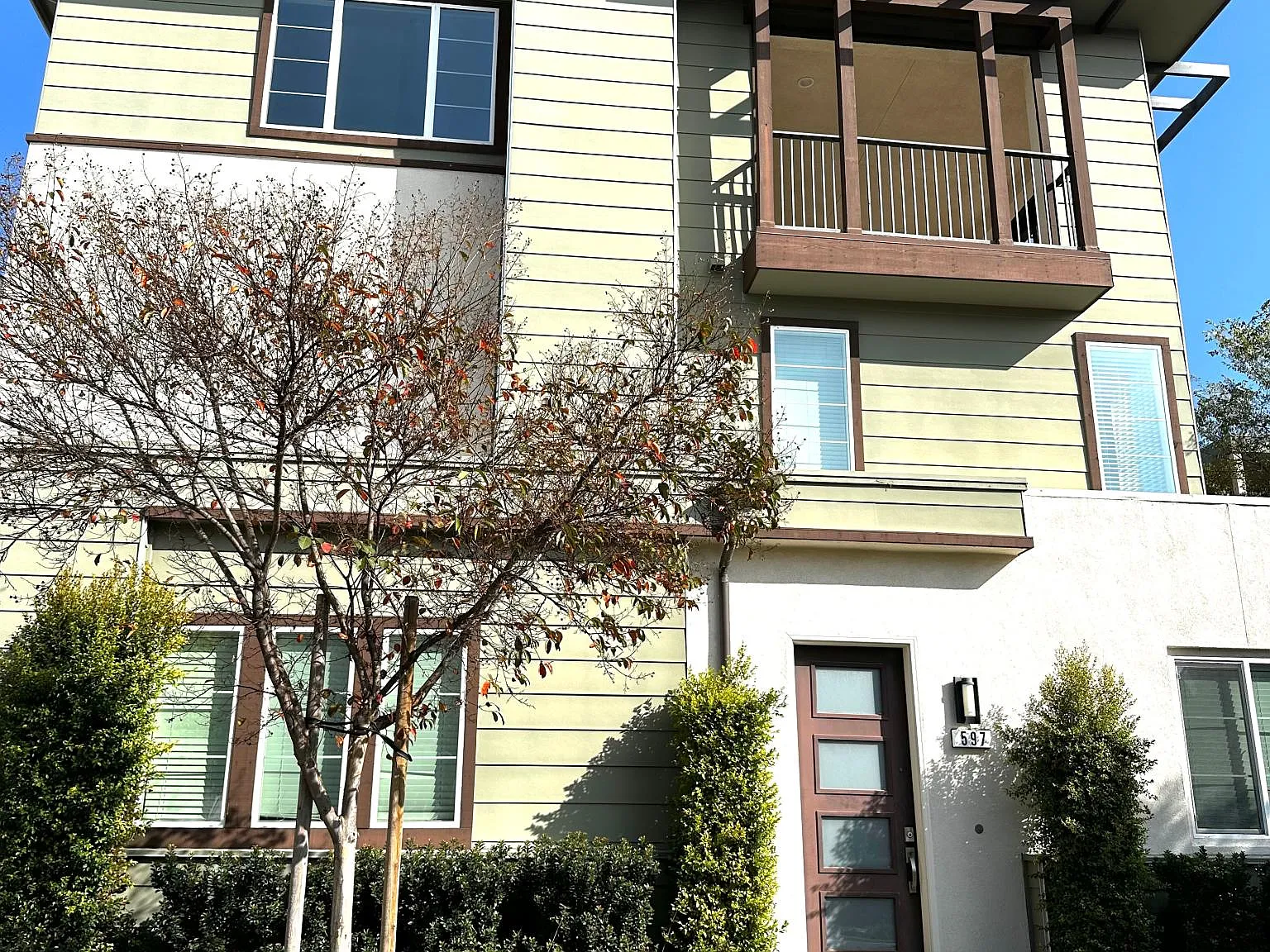 3 bed, 2.5 bath, 2033 sqft, $5,200 — Photo 1