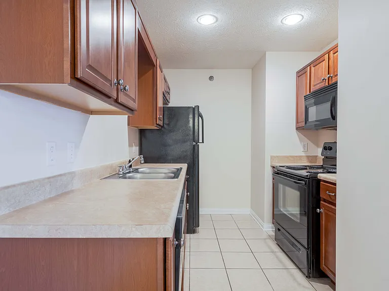 Greenbrier Apartments — Photo 66