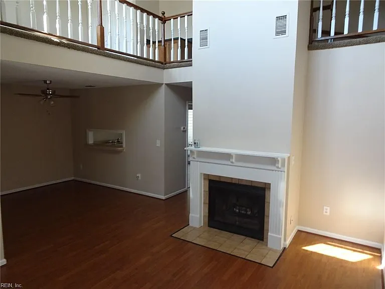 4012 Ditmas Ct #TOWNHOUSE — Photo 2