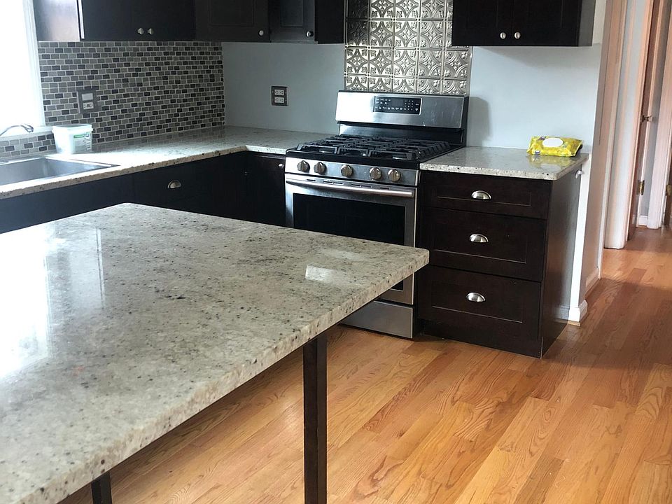 Eat-in Kitchen