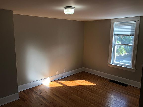 4th image of 1120 Chicago Ave #1