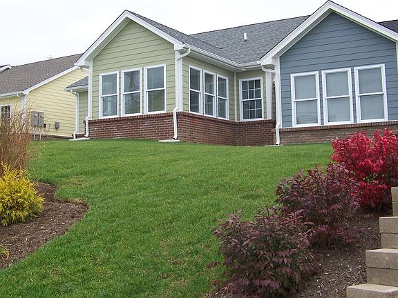 Shows sun room on rear