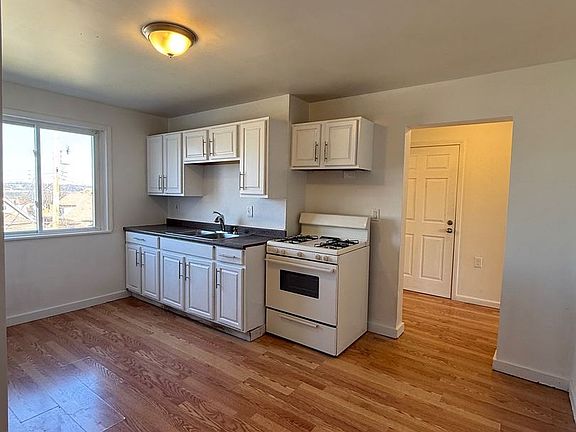 3rd image of 133 E 20th Ave Floor 2