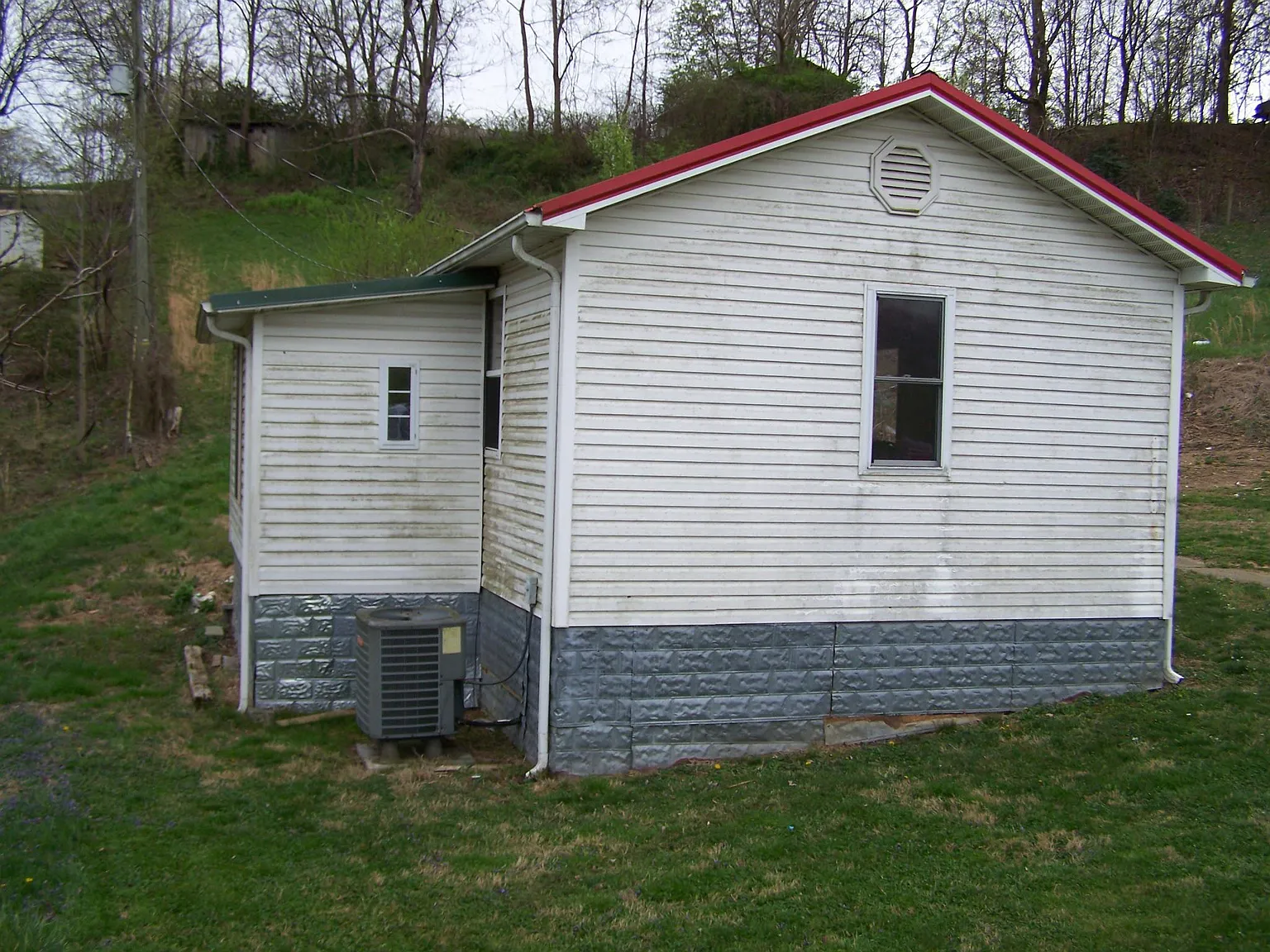 Studio, 780 sqft, $700 — Photo 2