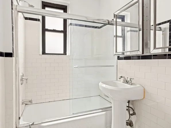 350 East 54th Street image 4 of 4