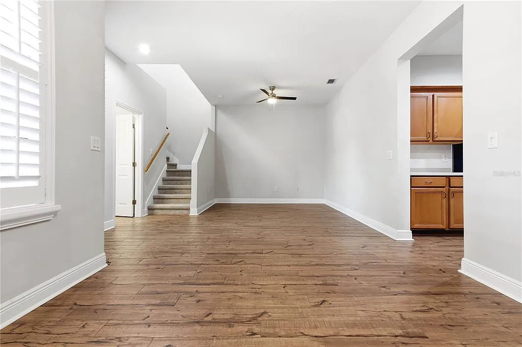 4 bed, 2.5 bath, 2204 sqft, $3,400 — Photo 3