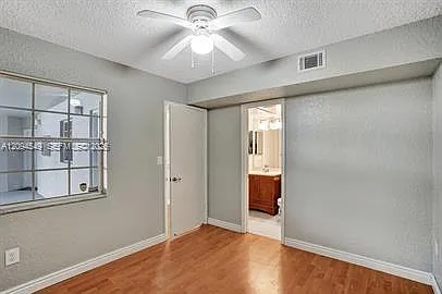 Lakeview Club Condo — Photo 4
