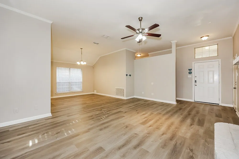 3 bed, 2.0 bath, 1699 sqft, $2,110 — Photo 4