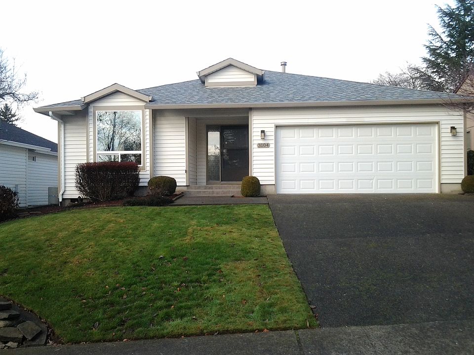 1st image of 3104 SE Balboa Dr