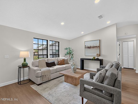 3rd image of 12227 CHIPPENHAM Court