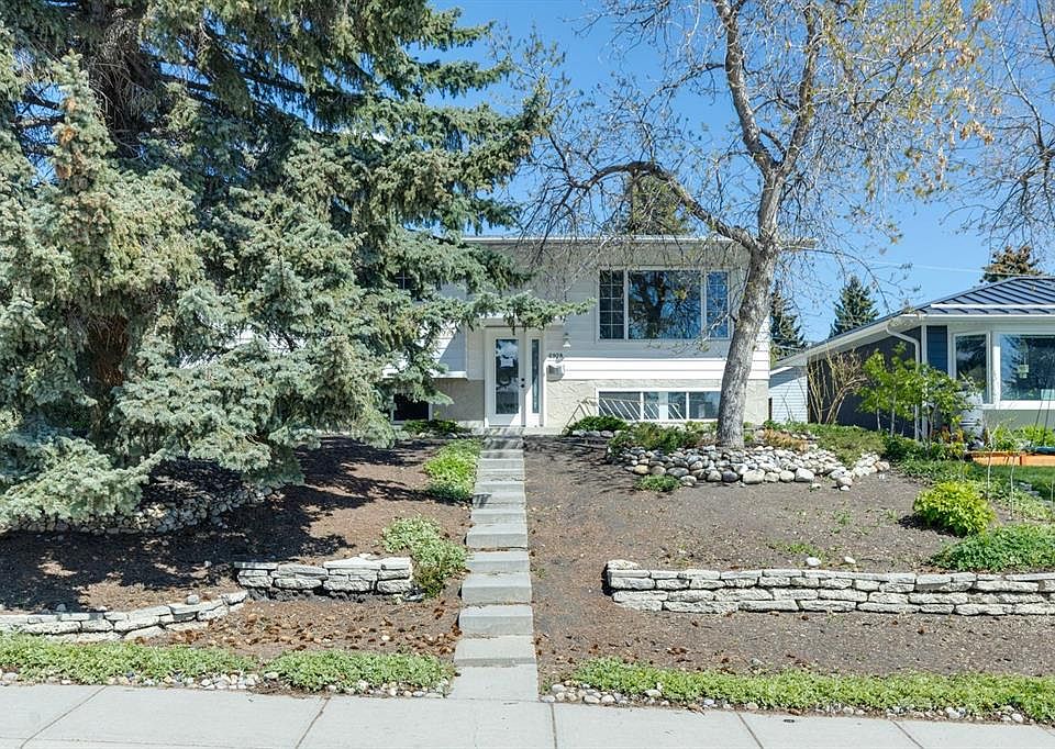 1st image of 6928 S Hunterbow Cres NW
