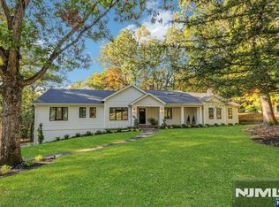 888 Briarwoods Rd, Franklin Lakes, NJ 07417