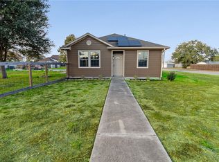 402 W Sullivan St, Beeville, TX 78389