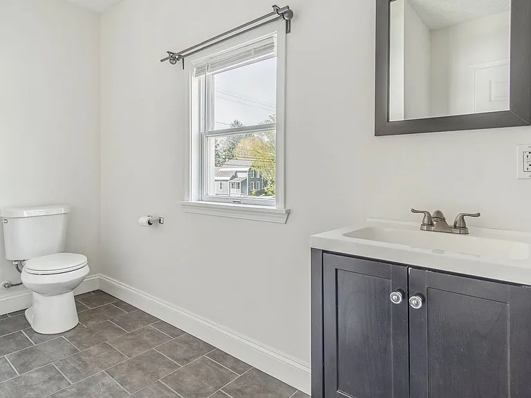 152 N Main St — Photo 22