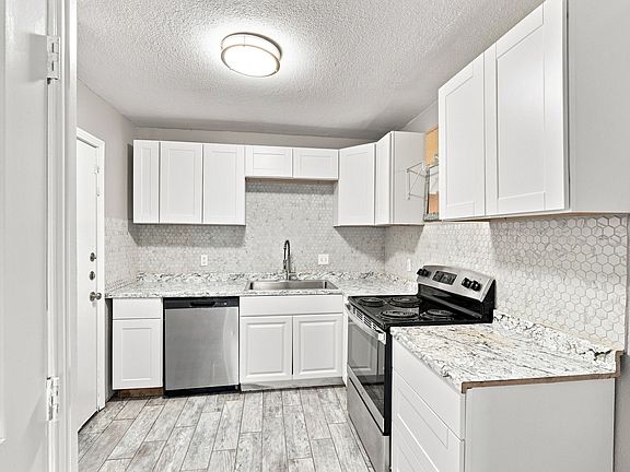 5th image of 608 Arbor Ln